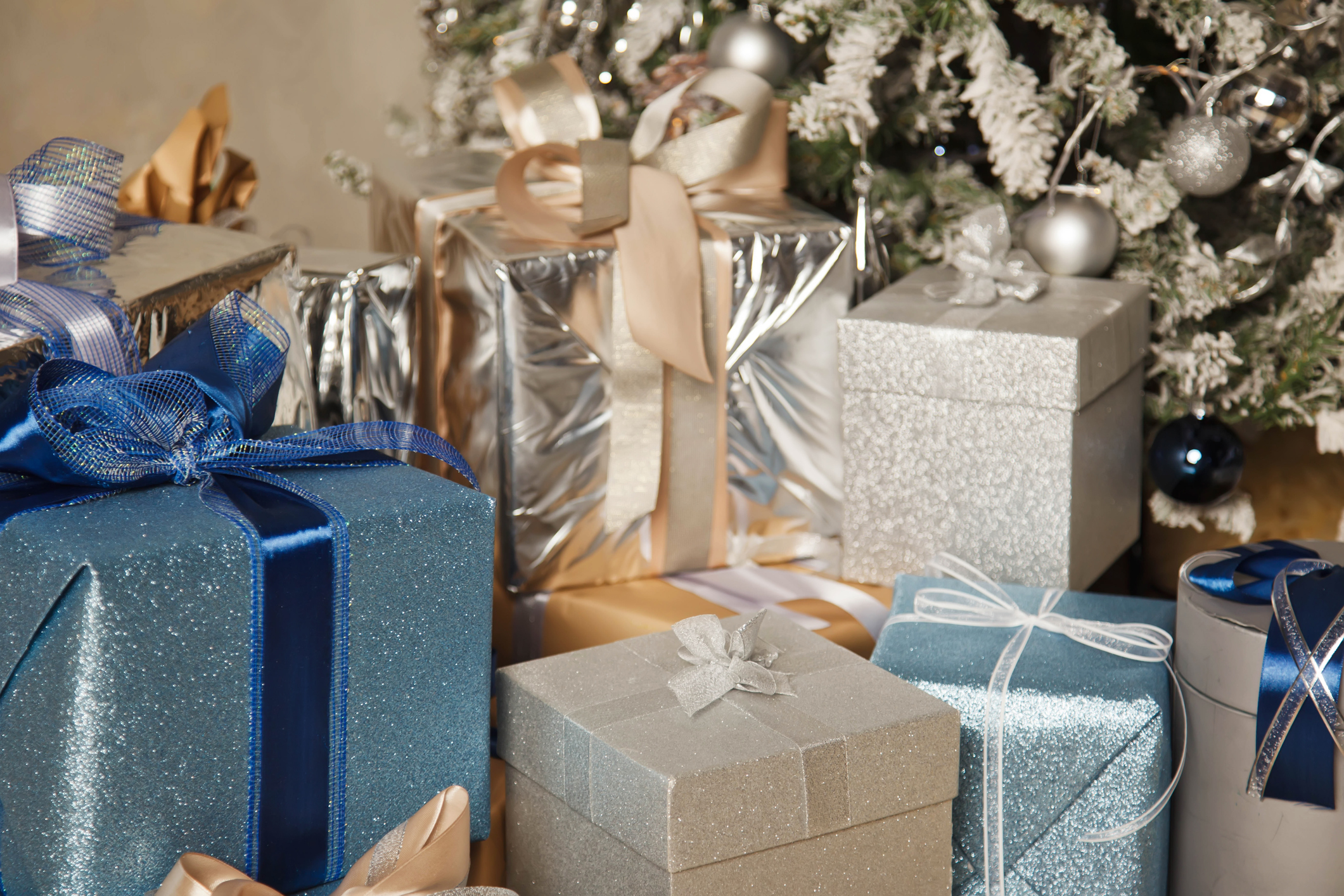 Blue-christmas-gifts